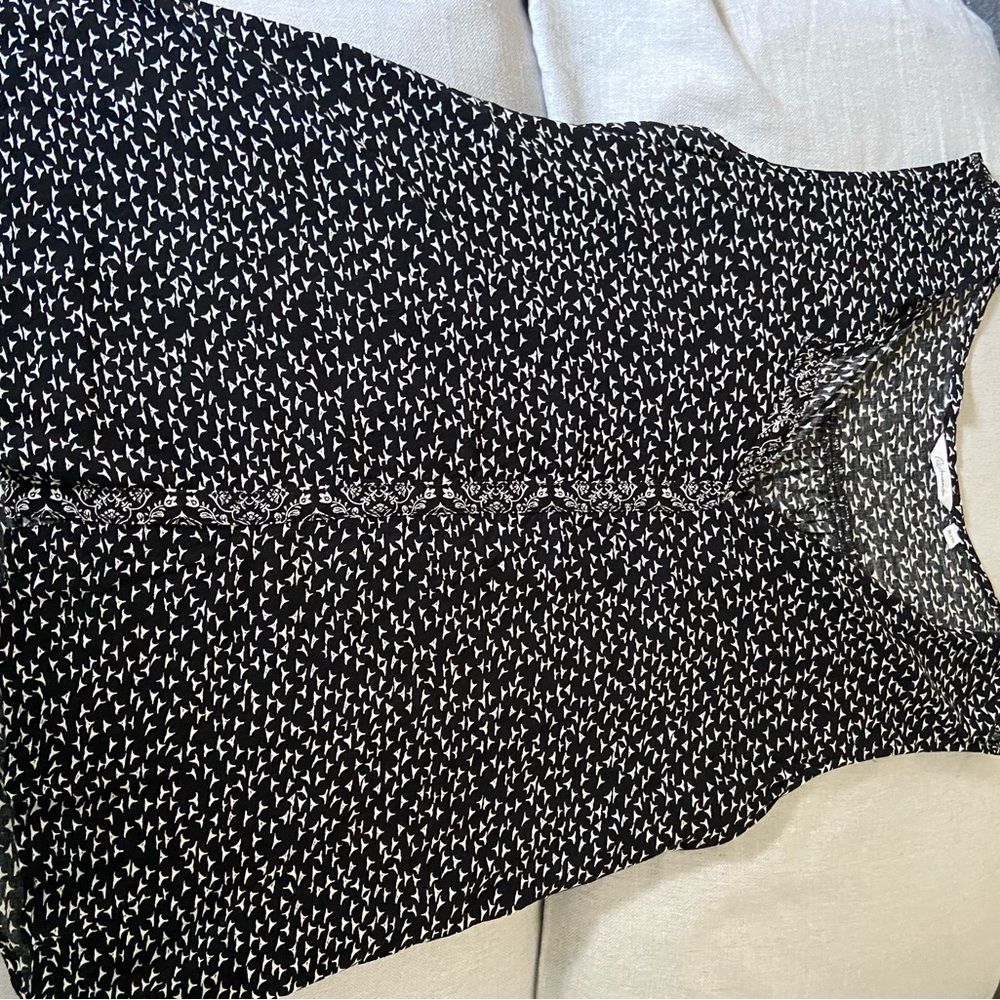 4x sleeveless Summer shirts